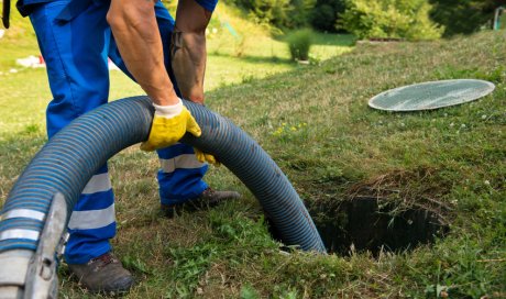 Dépannage en urgence de canalisation extérieures par entreprise d'assainissement à Versailles